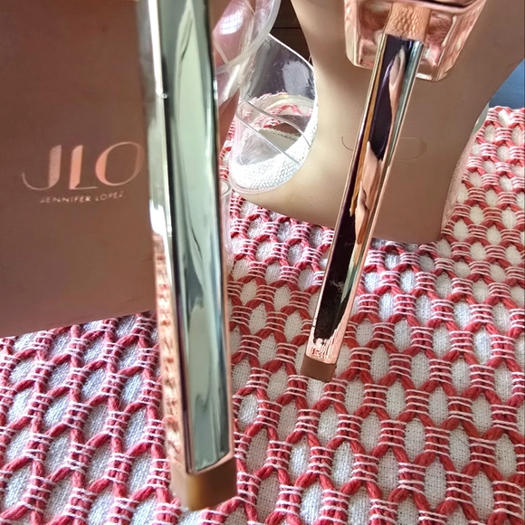 JLO Gold Heels Size 7 - Picture 3 of 4